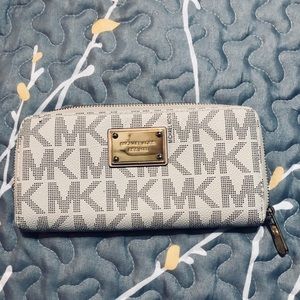 Micheal Kors wallet